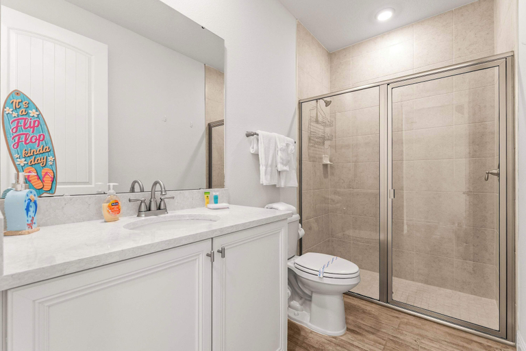 Bathroom 2, Waves of Relaxation - For 8!, Osceola