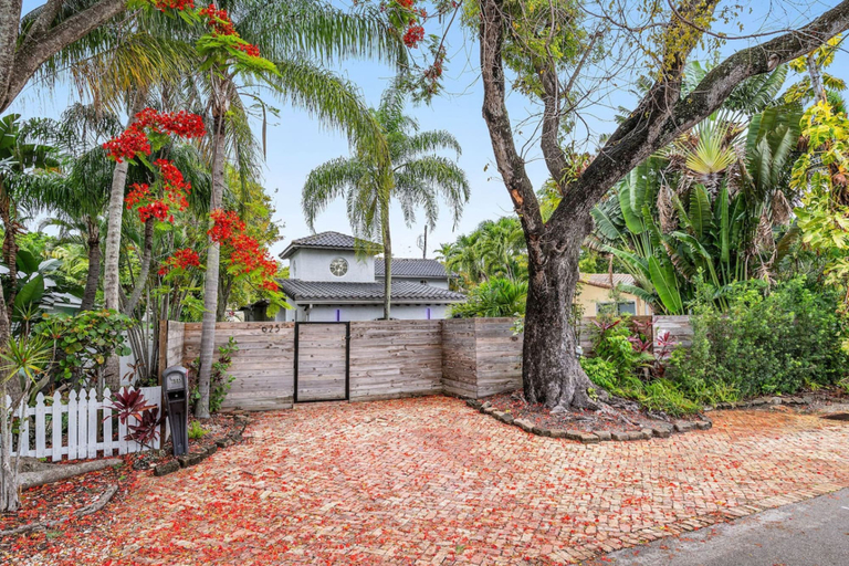 Room 4, Luxe 5BR 4BA Heated Pool 10 Min to Beach BBQ, Broward