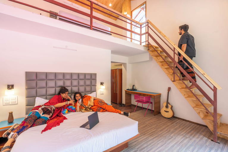 Room 4, goSTOPS PLUS Kasol Manikaran Road, Bar and Hostel, Kullu