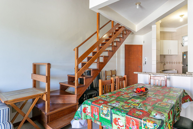 Dining 4, Cozy Two-story House Just 120m From the Beach! EDE, Florianopolis