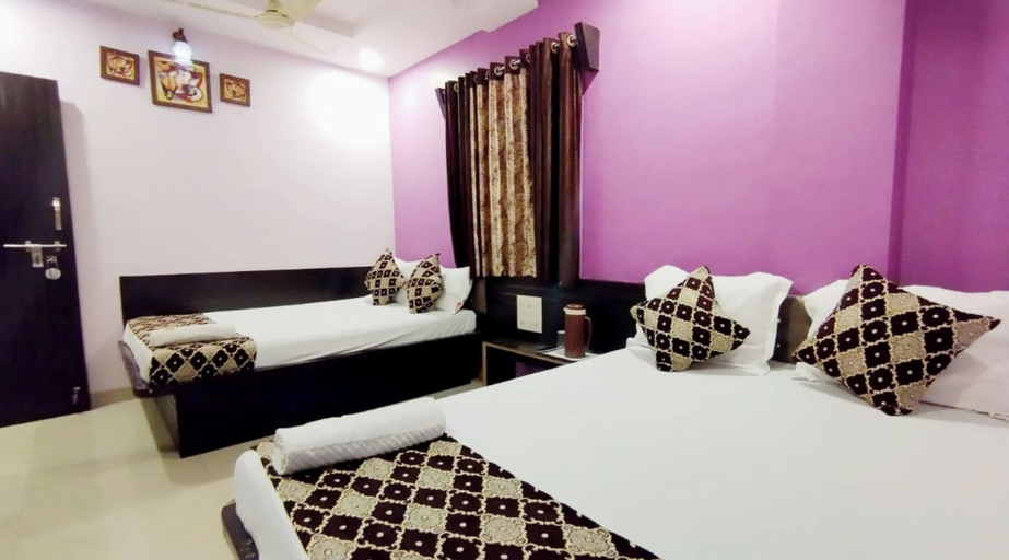 Room 4, Shirdi Hotel Sai B Residency, Ahmadnagar