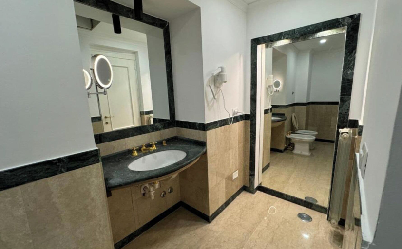 Bathroom 5, Costantino Rooms, Roma
