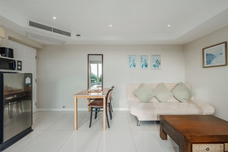 Living area 4, 1BR Pool Sauna Near Viewpoint C196, Pulau Phuket