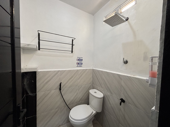Bathroom 2, Hotel O Wisma 11 Oktober, Palangkaraya