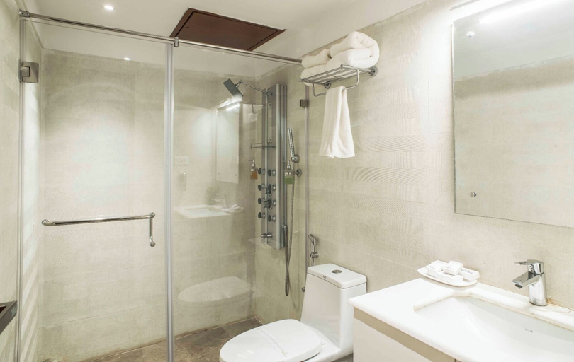 Bathroom, Club Central Hotel, Birbhum
