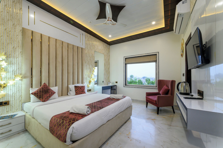 Room 5, Prince Diamond Hotel, Varanasi