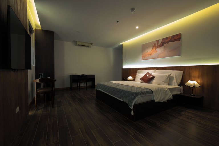 Room 5, Love in the Atlantis Hotel, Cầu Giấy