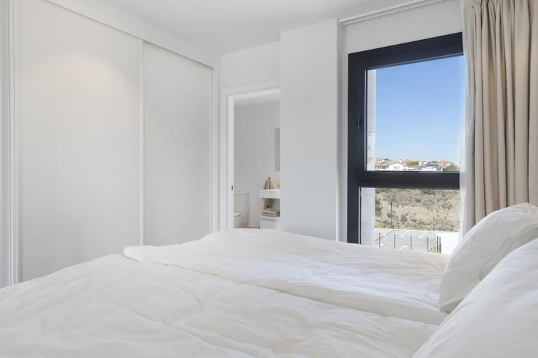 Room 5, Luxury Apartment With Terrace in Higueron, Málaga