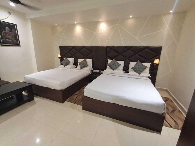 Room 5, Hotel Downtown, Bilaspur