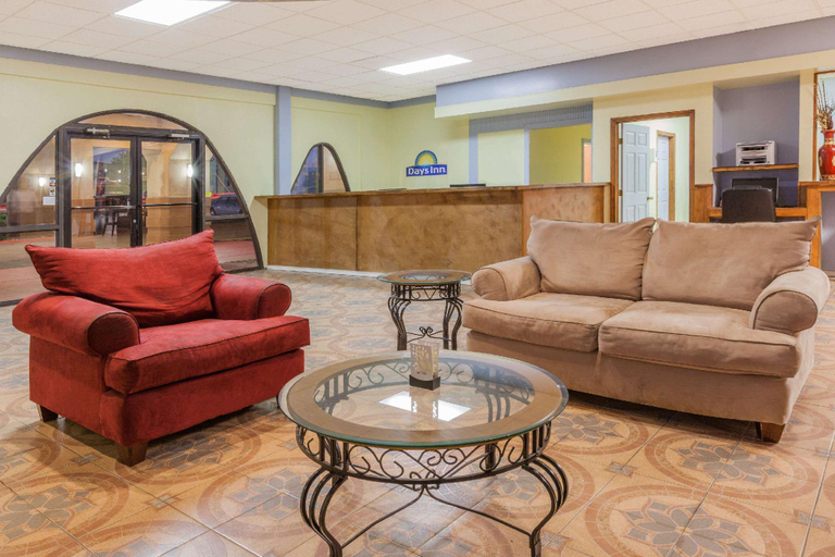 Public Area 3, Days Inn by Wyndham Mt. Pleasant, Titus