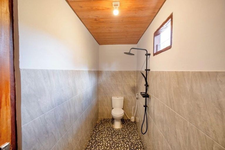 Bathroom 5, Royal Escape, Bangli