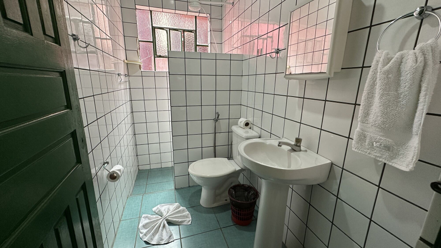 Bathroom 4, Suites Casa Rosada, Ubatuba
