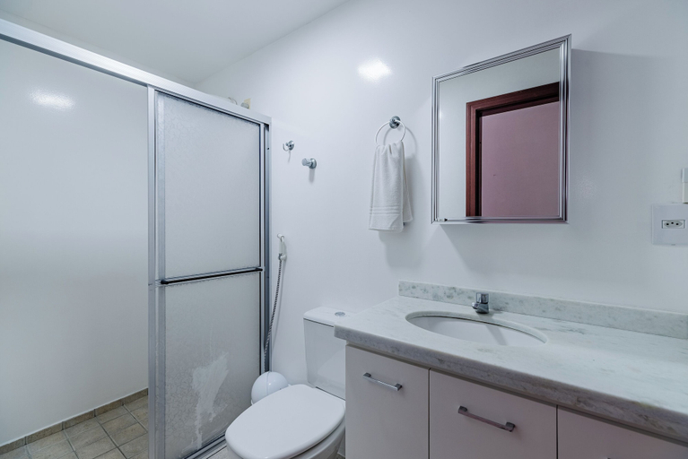 Bathroom 3, Apt w/ Balcony 150m From Sea Meia Praia Rcb405, Itapema