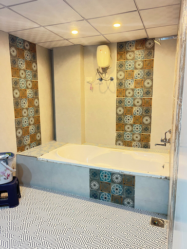 Bathroom 5, Hotel X Fortune, Vadodara