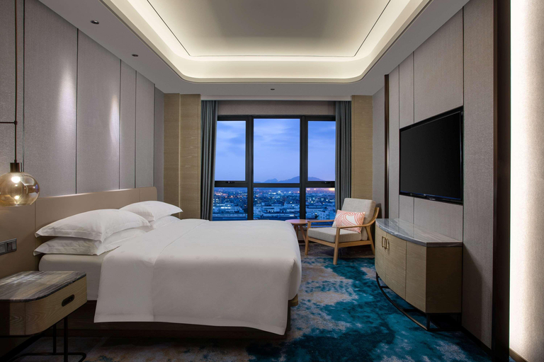 Bedroom 2, Ramada Plaza by Wyndham Xiamen, Xiamen