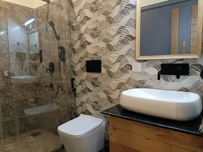 Bathroom 4, Heryk Hillview Hotel, Kangra