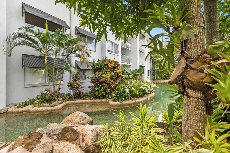Pool 2, Cairns Tropical Bliss Swim In - Out Apt, Cairns