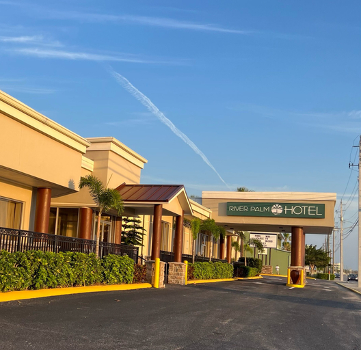 Exterior & Views 1, River Palm Hotel, Brevard