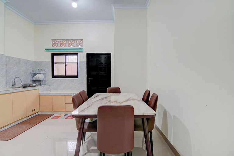 Lobby 3, OYO 94758 Kamila House, Pekanbaru