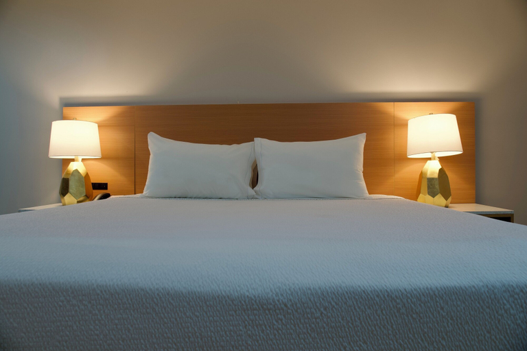 Bedroom 5, Highland Inn, San Bernardino