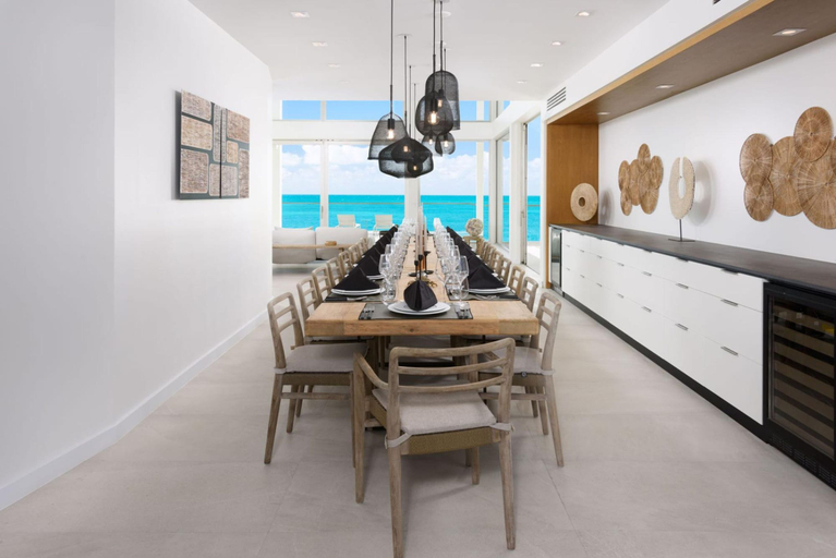 Room 3, La Mer Villa South Oceanfront Luxury on Sapodilla Bay