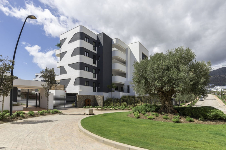 Room 4, Luxury Apartment With Terrace in Higueron, Málaga