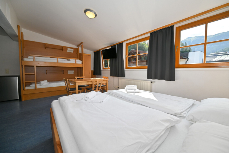 Room 4, Schmitten 27 - Room 11 200m From ski Lift, Zell am See