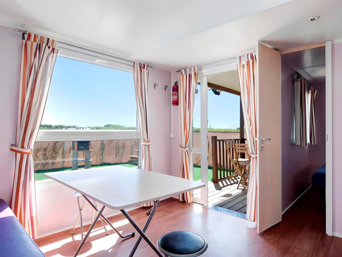 5, Bungalow cerca de la playa con piscina, jardin y wifi, Cádiz