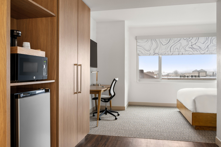 Room 2, Element Branson, Taney