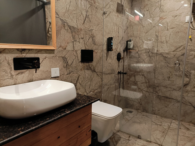 Bathroom 4, Heryk Hillview Hotel, Kangra