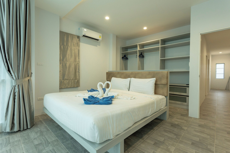 Room 4, PrivateInDoorPoolBangTao1.2km2Beach v135, Phuket Island