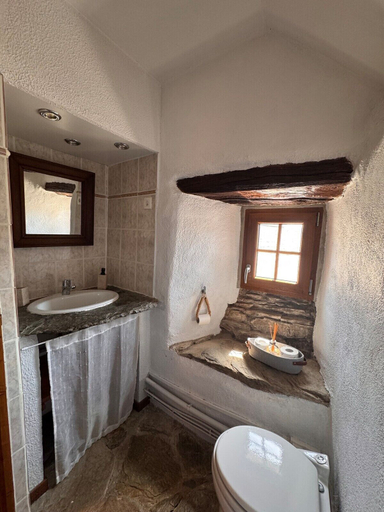 Room 2, Les Hôtes du Châtaignier, Lozère