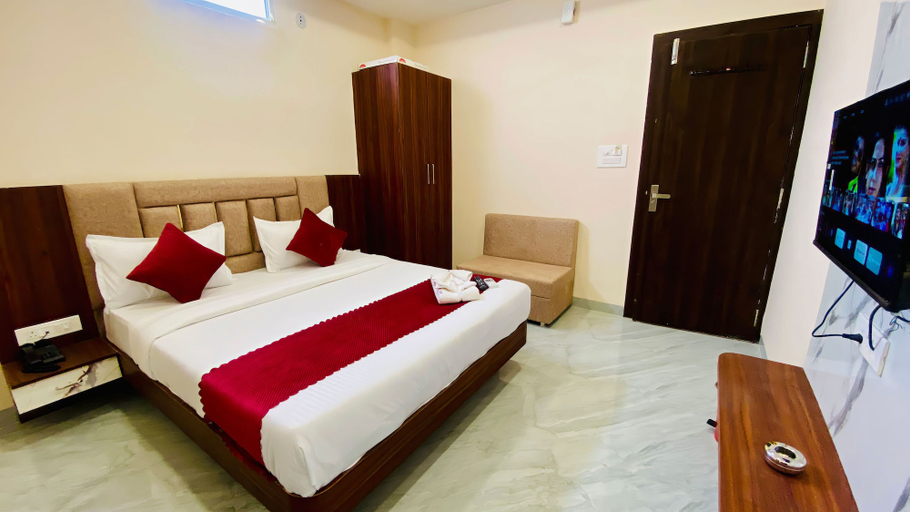 Room 4, Hotel Anand Palace & Restaurant, Indore