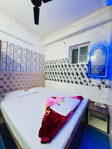 Room 2, RR GUEST HOUSE, Kolkata