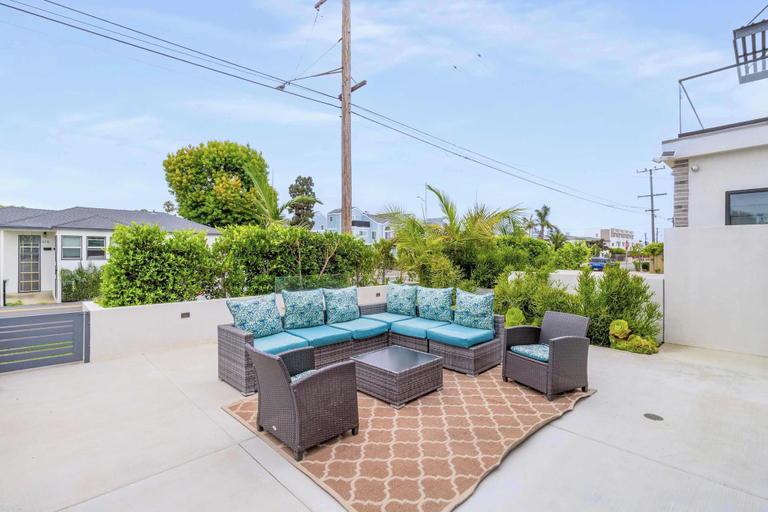 Terrace/patio 3, @ Marbella Lane - Luxe 4BR Haven w/ Skyscape Views, Orange
