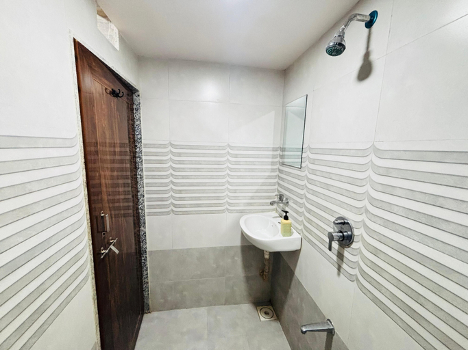 Bathroom 2, STAR HOTEL, Ahmadabad