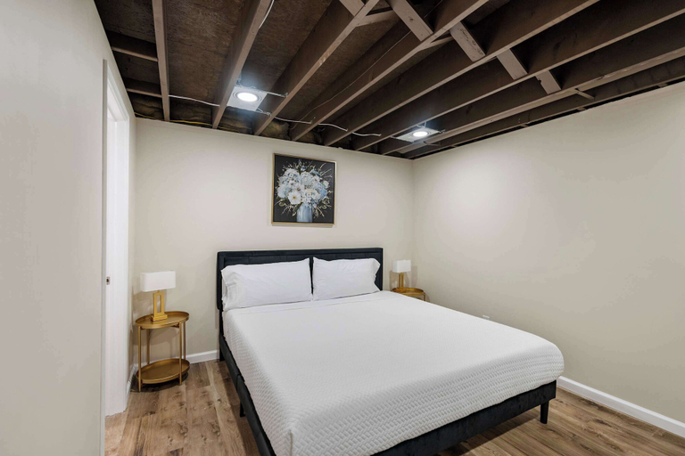 Room 3, Hot Tub + Game Room Near Spooky Nook 8, Butler
