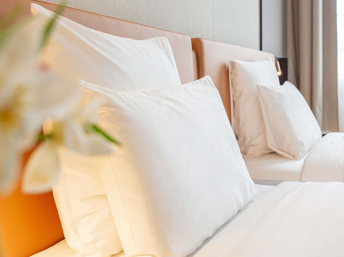 Bedroom 2, Mövenpick Grand Hotel Wroclaw, Środa Śląska