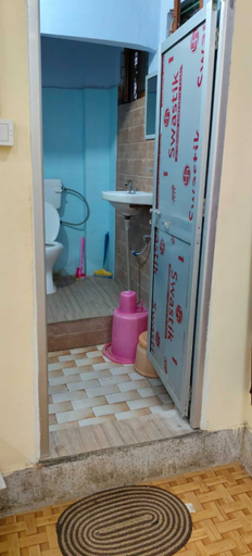Bathroom 3, Ayodhya Cantt Palace & Restaurant, Faizabad