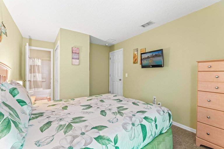 Room 4, Tropical Oasis on Hypolita, Polk