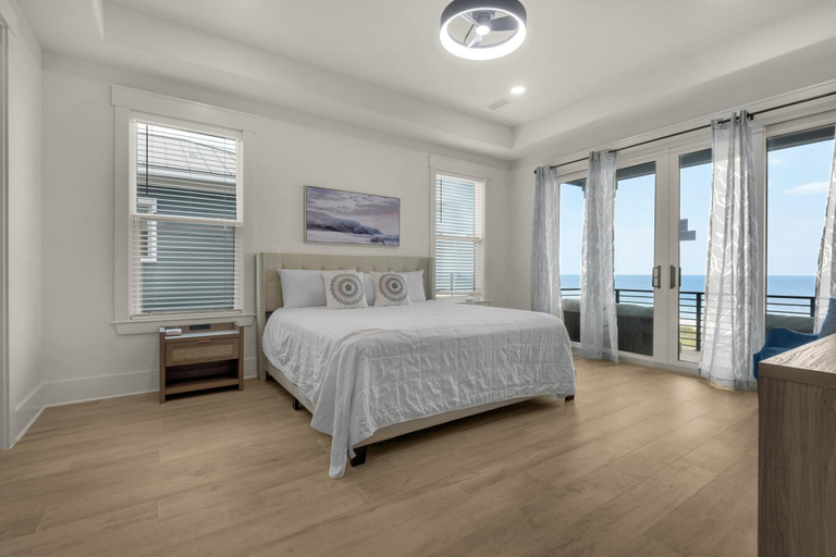 Room 2, Golden Sands, Escambia