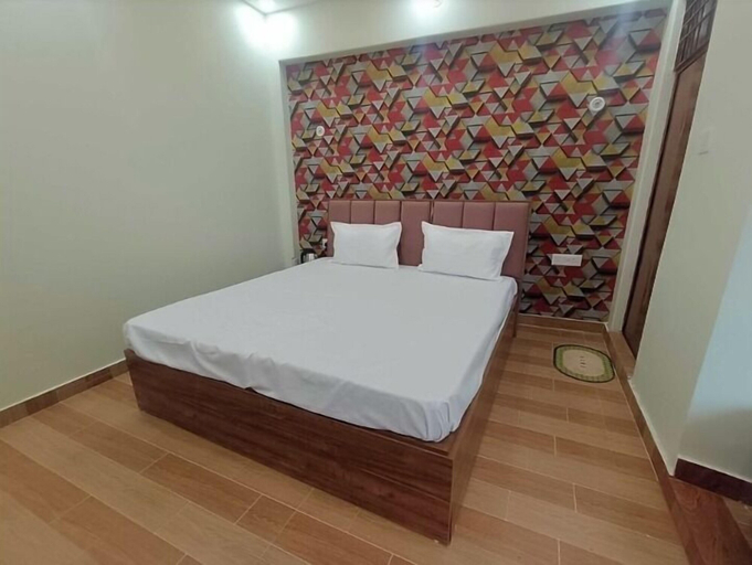 Room 4, Hotel Ramaland, Faizabad