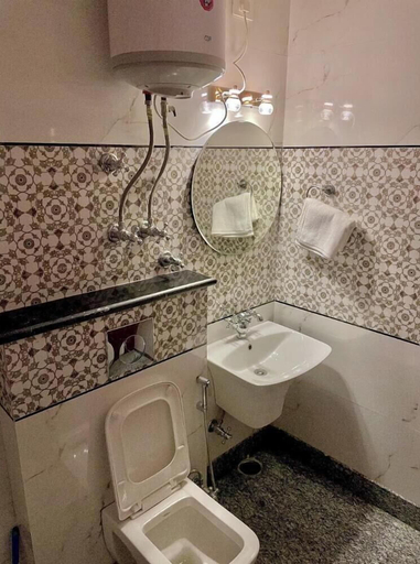 Bathroom 5, Hotel The Waypoint Inn, Shimla