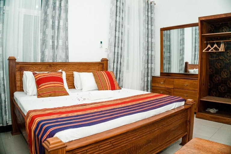 Room 2, 64 ZENJ HOUSE, Magharibi