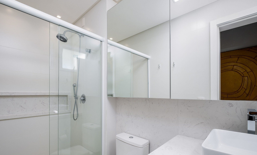 Bathroom 4, Cobertura C/jacuzzi e Churrasq em Jurere Rvo401, Florianopolis