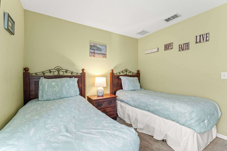 Room 3, Tropical Oasis on Hypolita, Polk