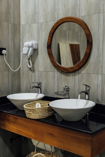 Bathroom 2, Shoki Shoki Lodge, Arusha
