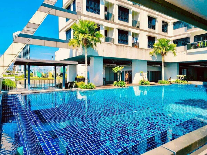 Pool 2, Ramada Medini, Johor Bahru