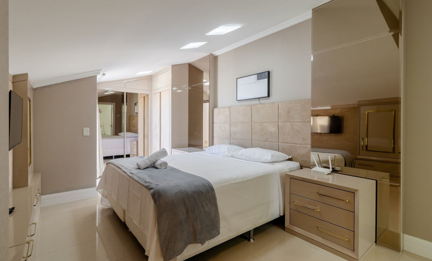 Room 3, Apartment w/ Barbecue 160m From the Beach Rgl0304, Florianopolis