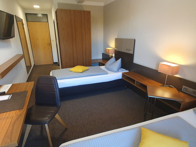 Bedroom 4, Hotel Drei Lilien, Neustadt an der Waldnaab